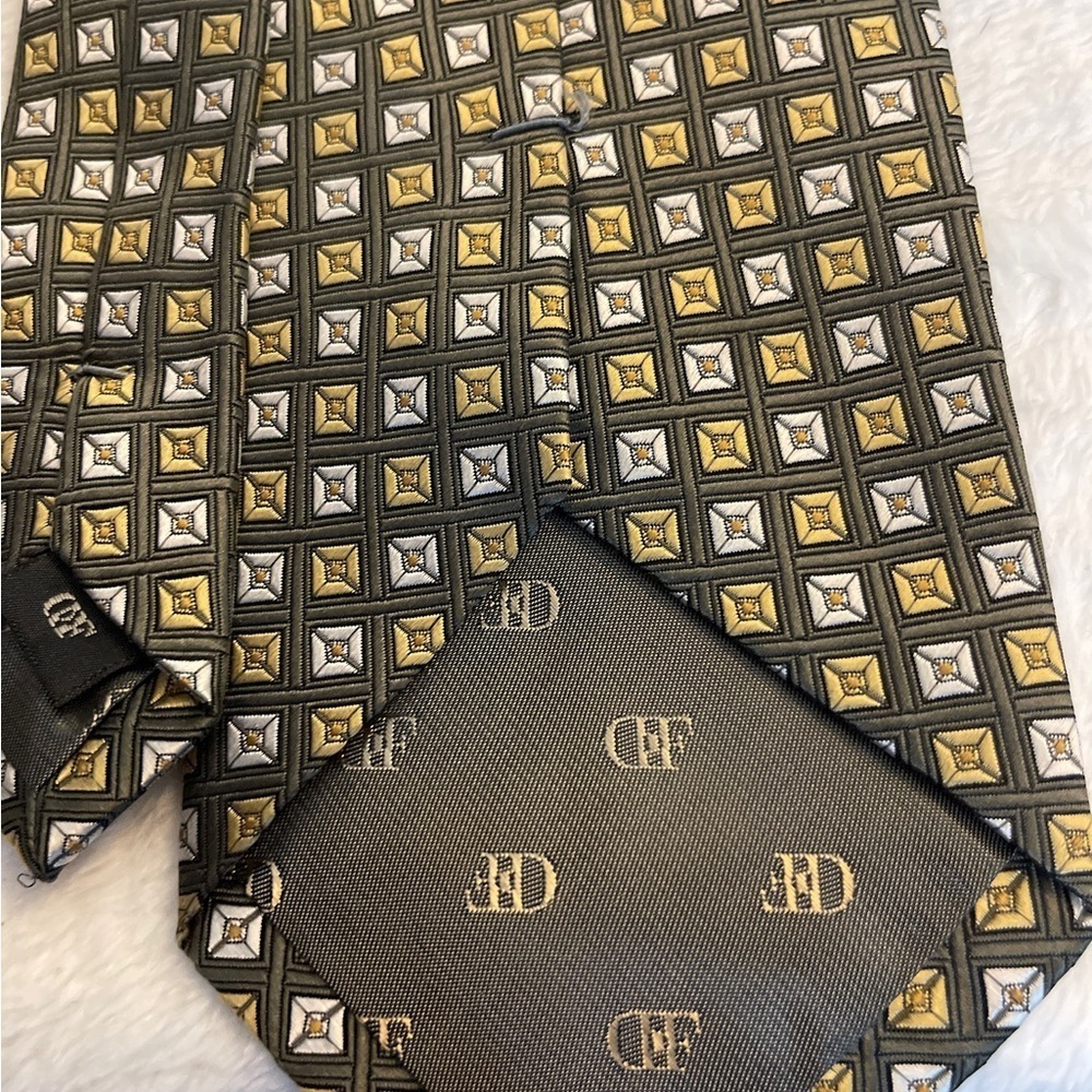 Elegant Geometric Tie - Gold, Silver, Black - Picture 7 of 8
